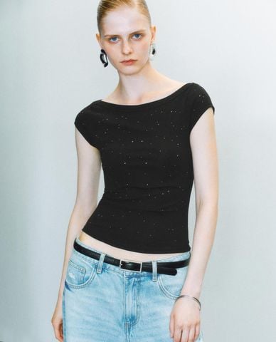  URBAN REVIVO - Áo kiểu nữ cổ thuyền đính đá 