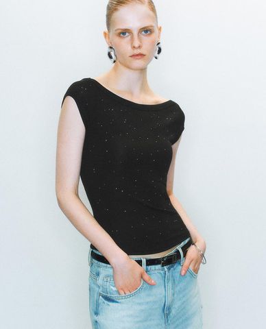  URBAN REVIVO - Áo kiểu nữ cổ thuyền đính đá 