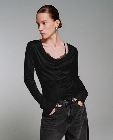  URBAN REVIVO - Áo kiểu nữ cổ đổ tay dài phối ren 