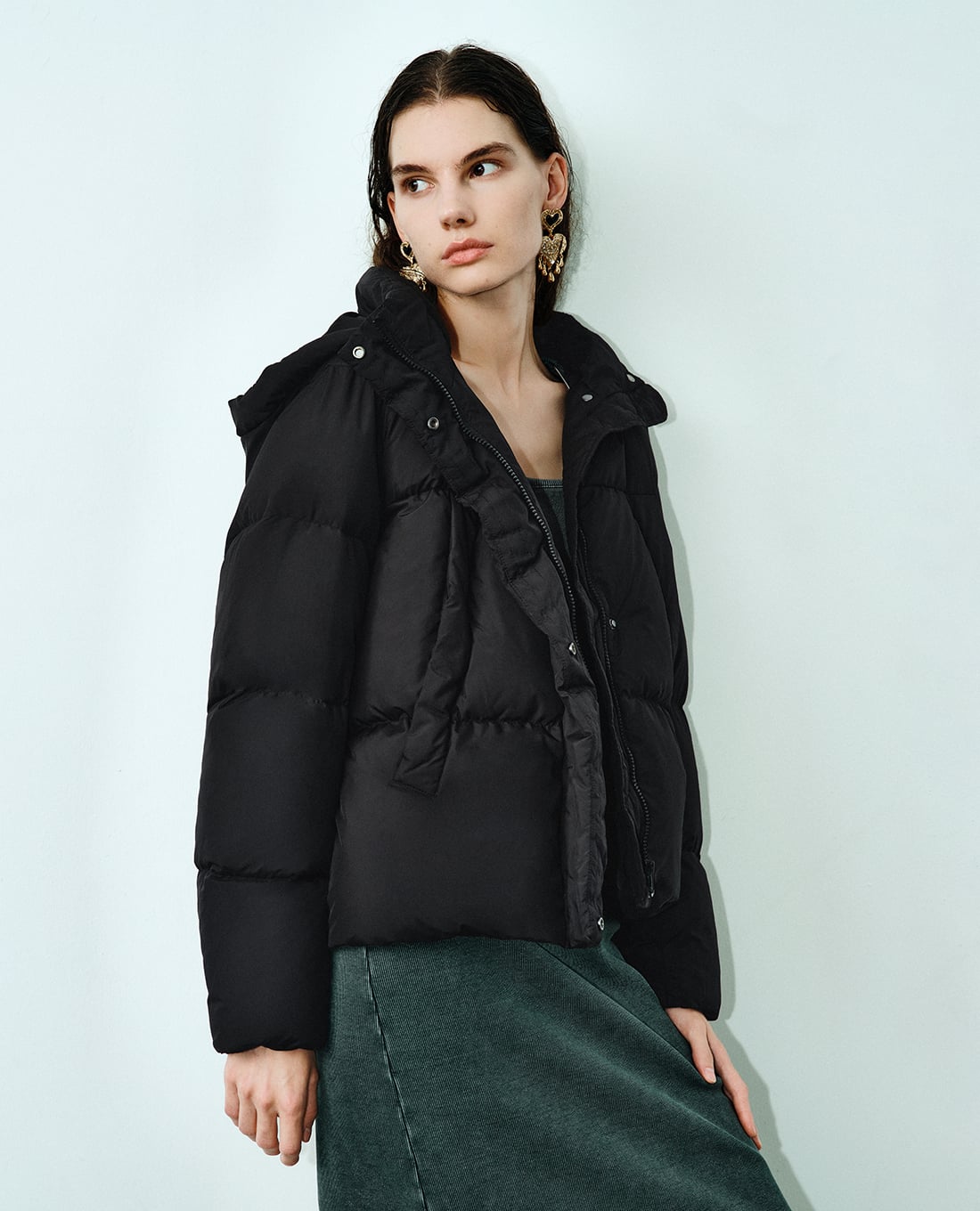 URBAN REVIVO - Áo khoác phao nữ cổ cao tay dài phối mũ