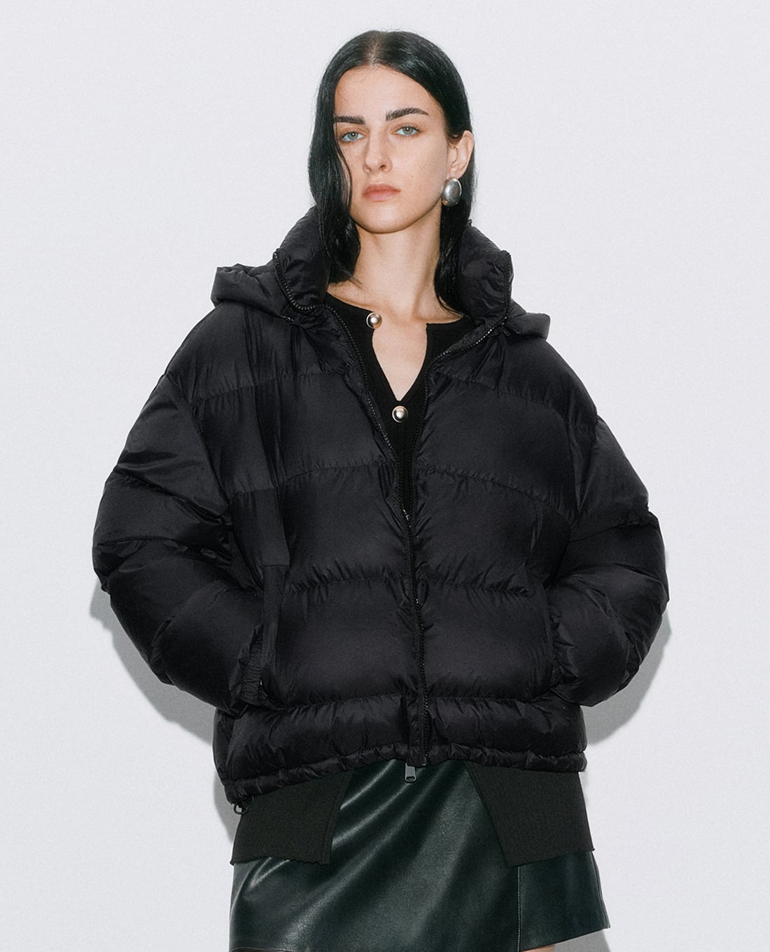 URBAN REVIVO - Áo khoác phao nữ tay dài phối mũ