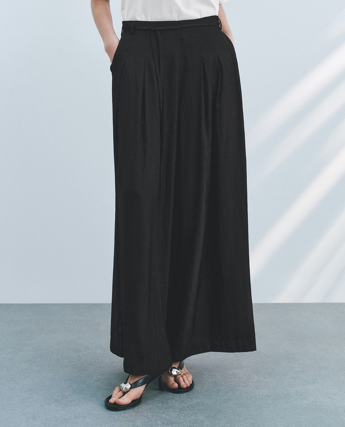 URBAN REVIVO - Quần nữ ống rộng phối dây rút