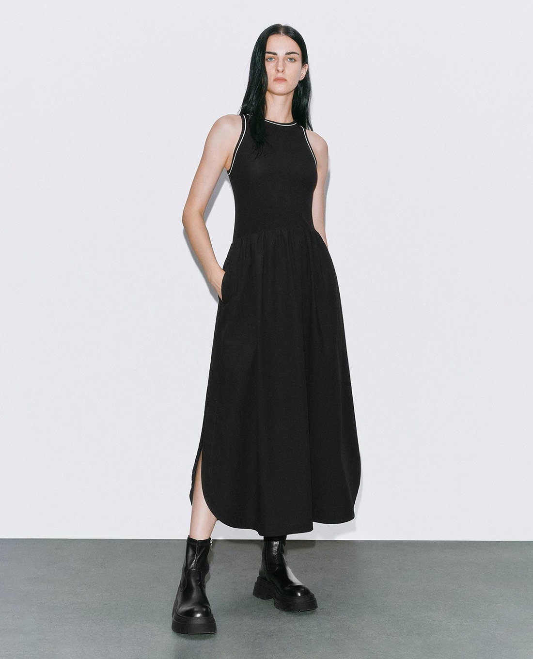 URBAN REVIVO - Đầm sát nách midi dáng xoè