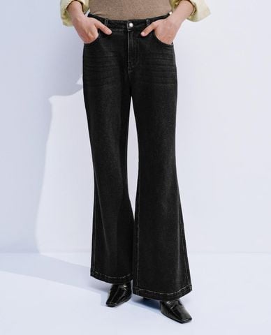  URBAN REVIVO - Quần jeans nữ ống loe hiện đại 