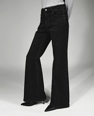  URBAN REVIVO - Quần jeans nữ ống loe phối túi 