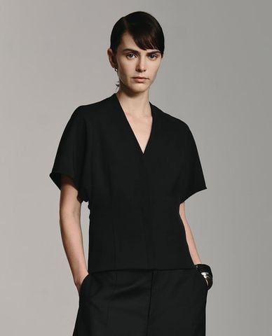  URBAN REVIVO - Áo kiểu nữ cổ V tay ngắn phom ôm 