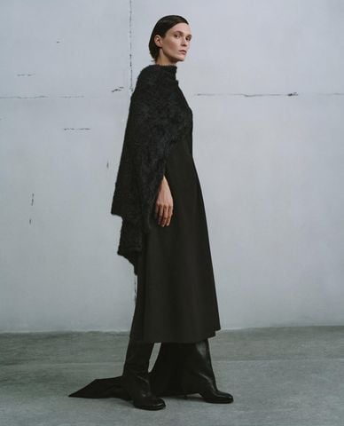  URBAN REVIVO - Đầm midi cổ tròn tay ngắn xoắn eo 