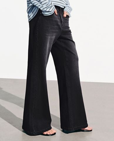  URBAN REVIVO - Quần jeans nữ ống loe cạp cao 