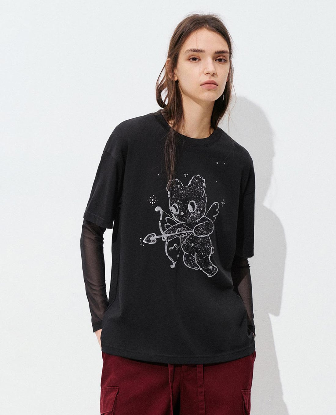 URBAN REVIVO - Áo thun nữ cổ tròn tay dài phối lưới in họa tiết