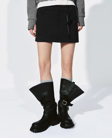  URBAN REVIVO - Chân váy chữ A mini phối charm 