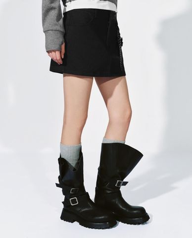  URBAN REVIVO - Chân váy chữ A mini phối charm 