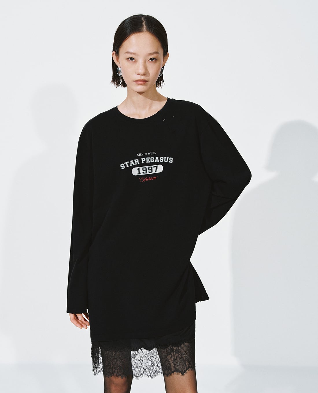 URBAN REVIVO - Đầm midi nữ cổ tròn tay dài phối ren