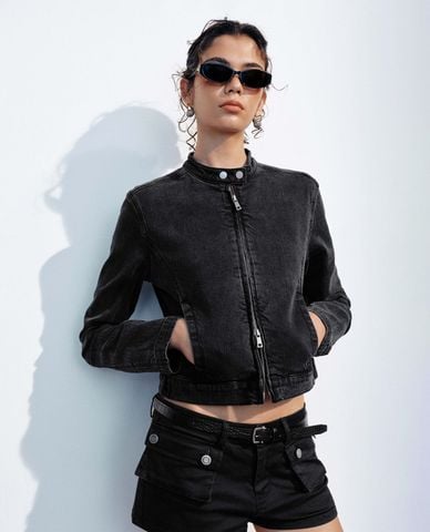  URBAN REVIVO - Áo khoác denim nữ cổ trụ tay dài phom croptop 