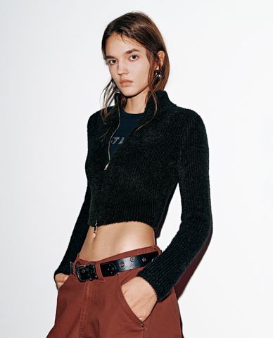  URBAN REVIVO - Áo khoác cardigan nữ cổ cao phom croptop 