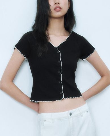  URBAN REVIVO - Áo dệt kim nữ cổ V tay ngắn viền bèo 