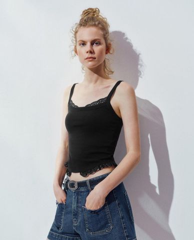  URBAN REVIVO - Áo hai dây nữ phom ôm viền ren 