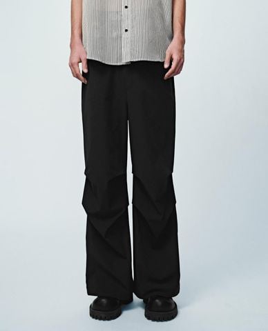  URBAN REVIVO - Quần unisex ống rộng lưng thun 