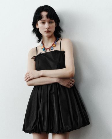  URBAN REVIVO - Đầm hai dây mini dáng phồng 