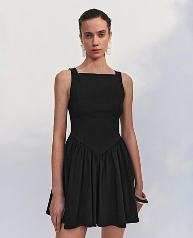  URBAN REVIVO - Đầm hai dây mini cổ vuông xếp li 