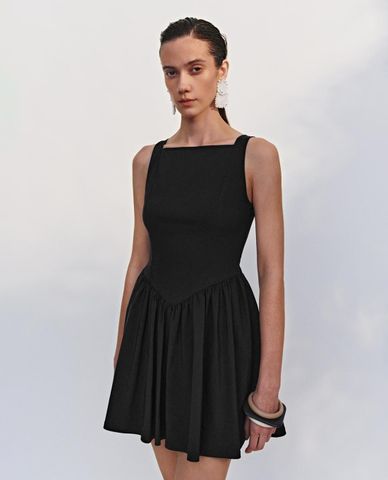  URBAN REVIVO - Đầm hai dây mini cổ vuông xếp li 