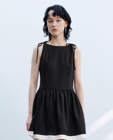  URBAN REVIVO - Đầm sát nách mini cổ tròn thắt nơ 