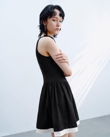  URBAN REVIVO - Đầm sát nách mini cổ tròn thắt nơ 