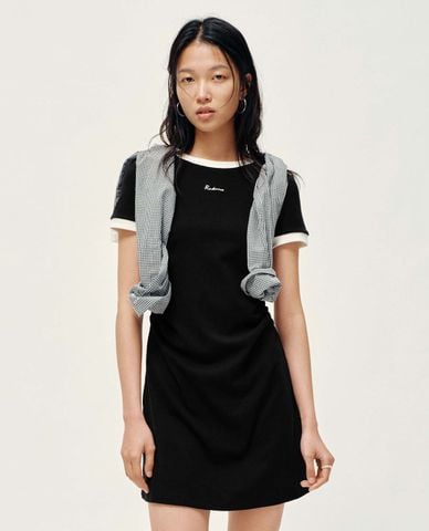  URBAN REVIVO - Đầm mini cổ tròn tay ngắn phối viền 