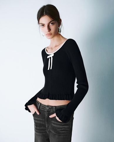  URBAN REVIVO - Áo dệt kim nữ cổ tròn tay dài phối nơ 