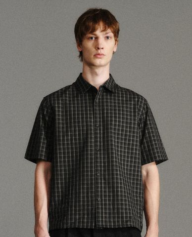  URBAN REVIVO - Áo sơ mi nam cổ bẻ tay ngắn sọc caro 