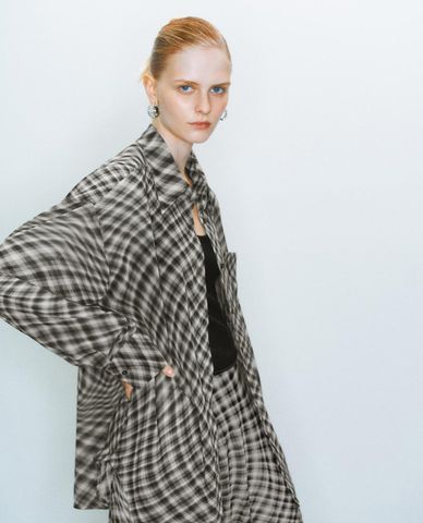  URBAN REVIVO - Áo sơ mi nữ tay dài kẻ caro 