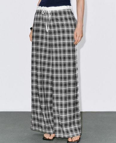  URBAN REVIVO - Quần nữ ống rộng lưng thun kẻ sọc 