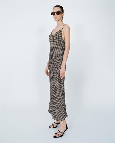  URBAN REVIVO - Đầm hai dây midi cổ đổ 