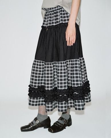  URBAN REVIVO - Chân váy xếp tầng midi kẻ caro 