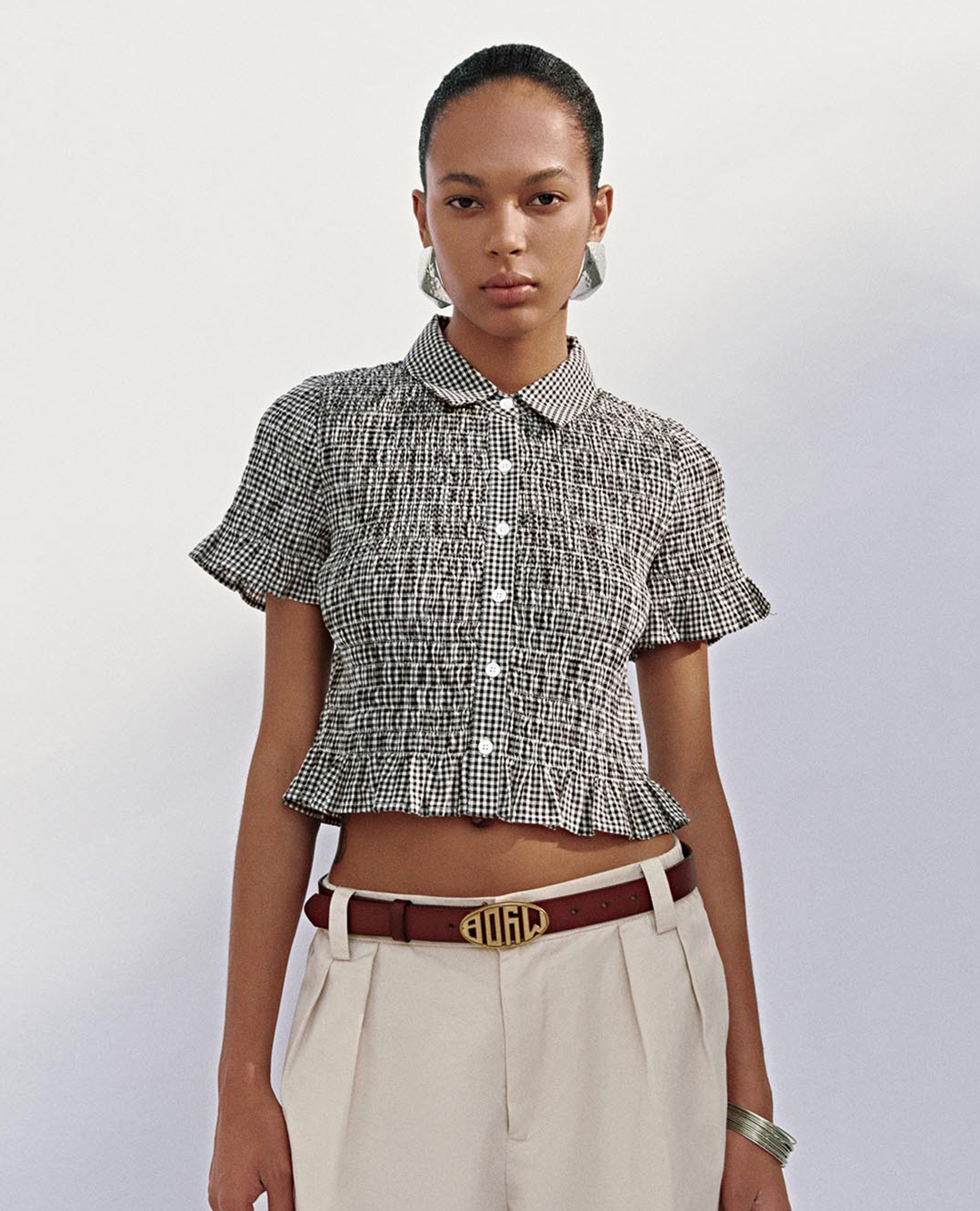 URBAN REVIVO - Áo sơ mi nữ tay ngắn nhún bèo