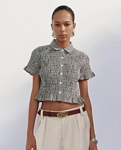  URBAN REVIVO - Áo sơ mi nữ tay ngắn nhún bèo 