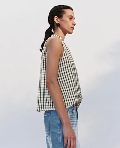  URBAN REVIVO - Áo sát nách nữ cổ yếm kẻ caro 