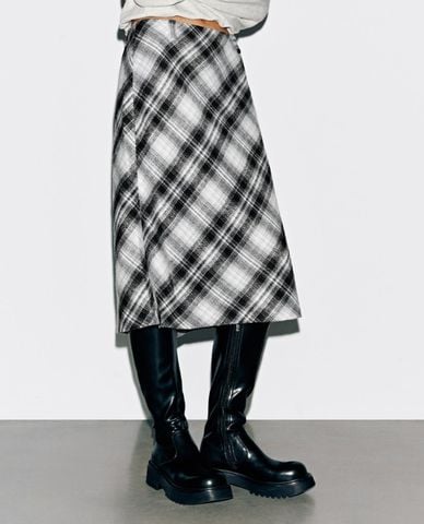  URBAN REVIVO - Chân váy chữ A midi kẻ caro 