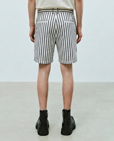  URBAN REVIVO - Quần short nam ống rộng kẻ sọc 