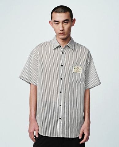  URBAN REVIVO - Áo sơ mi nam tay ngắn kẻ sọc 