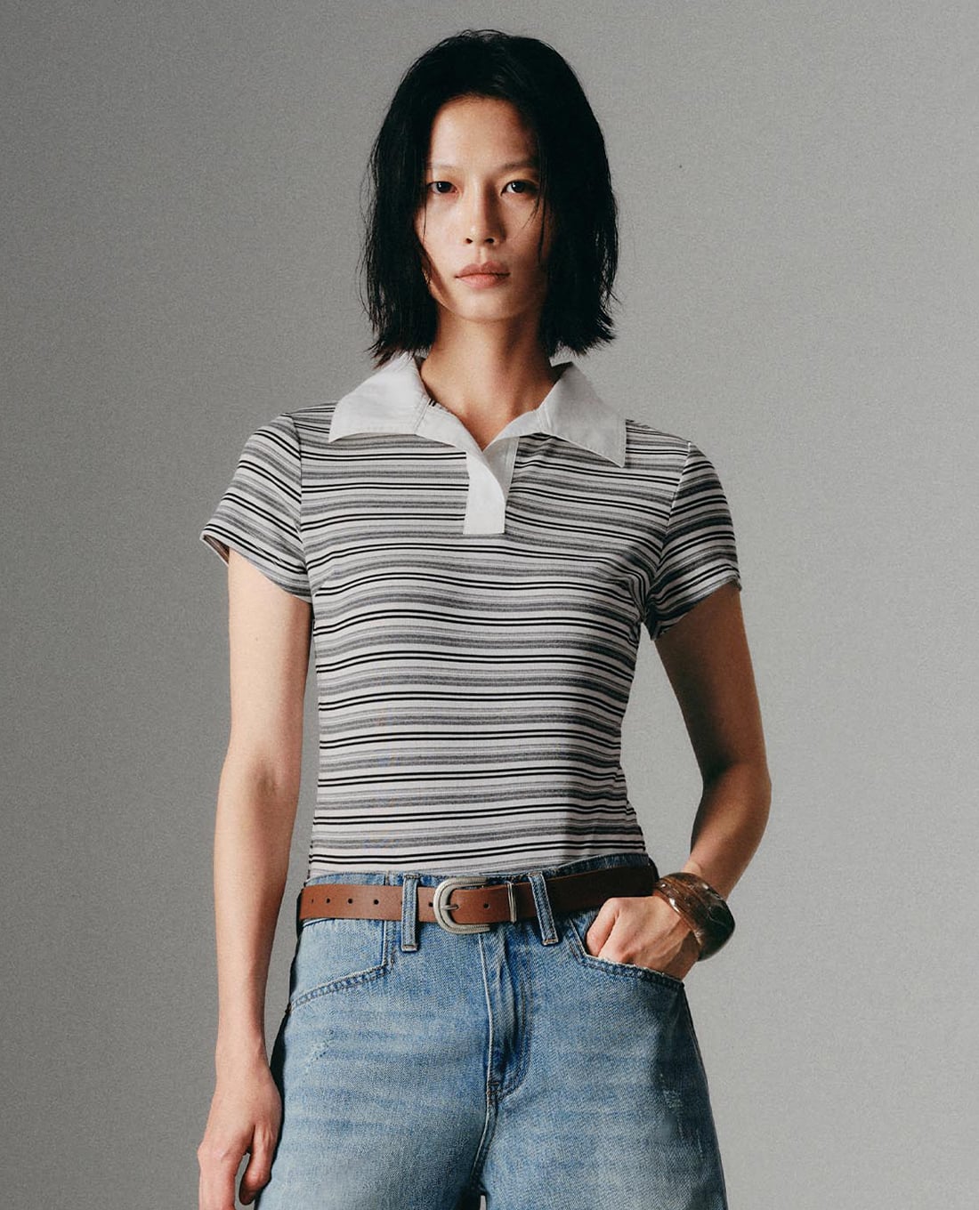 URBAN REVIVO - Áo polo nữ cổ bẻ tay ngắn phối sọc