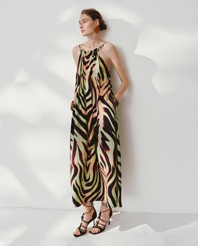  URBAN REVIVO - Đầm sát nách midi cổ yếm 