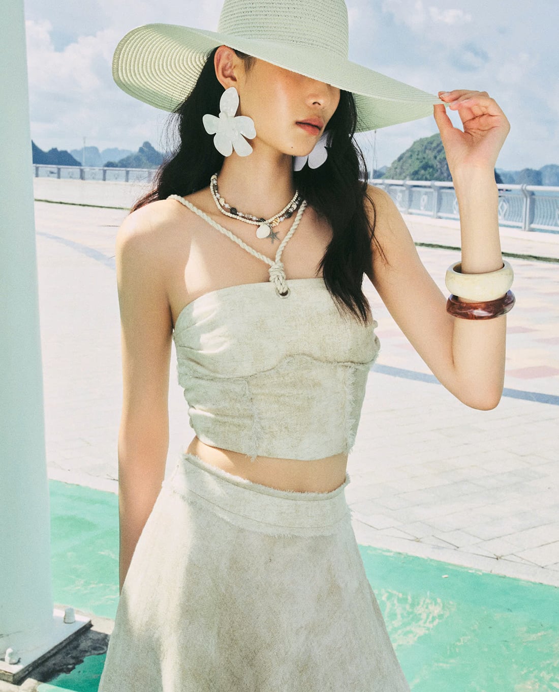 DEZUS - Áo kiểu nữ cúp ngực cổ yếm Fevar