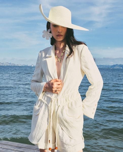 Tặng quà 8/3 cho mẹ - blazer nhẹ