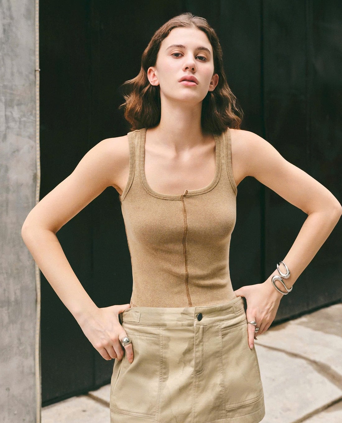 DEZUS - Áo ba lỗ nữ cổ vuông phom ôm Jiccca