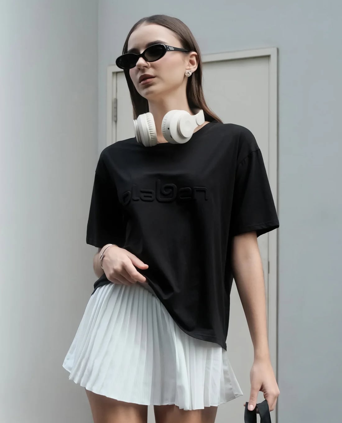 OLABEN - Áo thun nữ cổ tròn tay ngắn in logo nổi