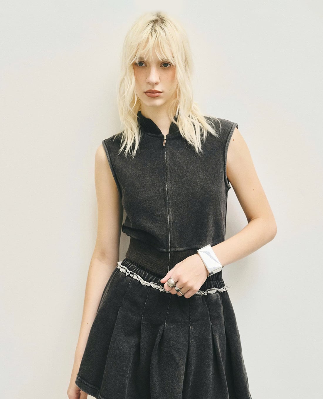 DEZUS - Áo kiểu nữ không tay phối khóa zip Ernes