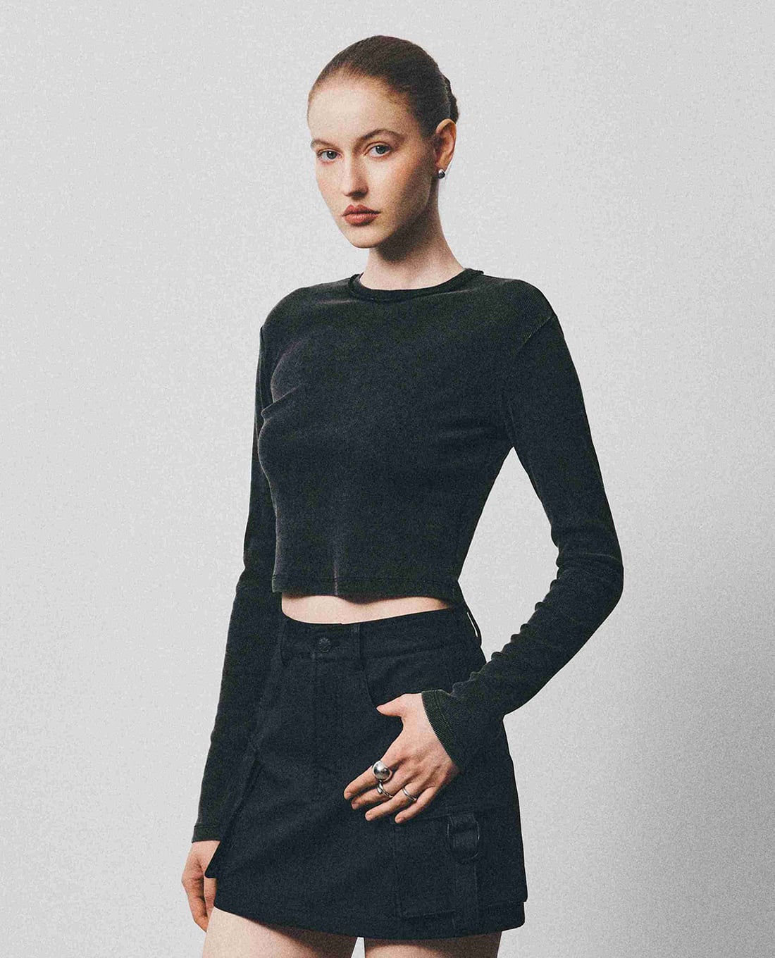 DEZUS - Áo croptop nữ cổ tròn tay dài Lamiar