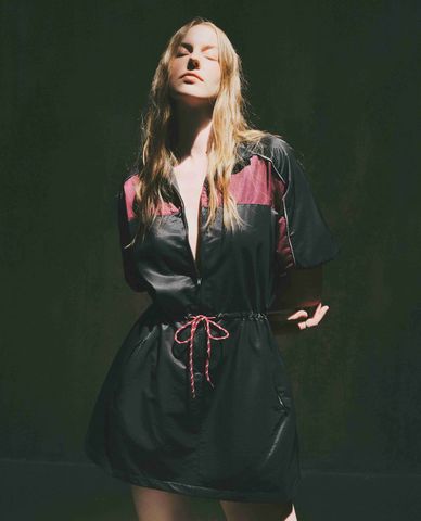  DEZUS - Đầm mini phối khóa zip thể thao Shelby 