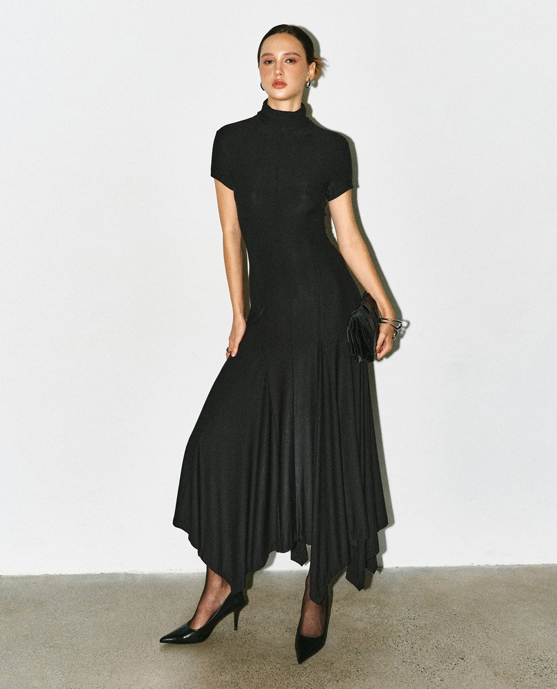 DEZUS - Đầm midi cổ cao tay ngắn dáng xòe Lylles