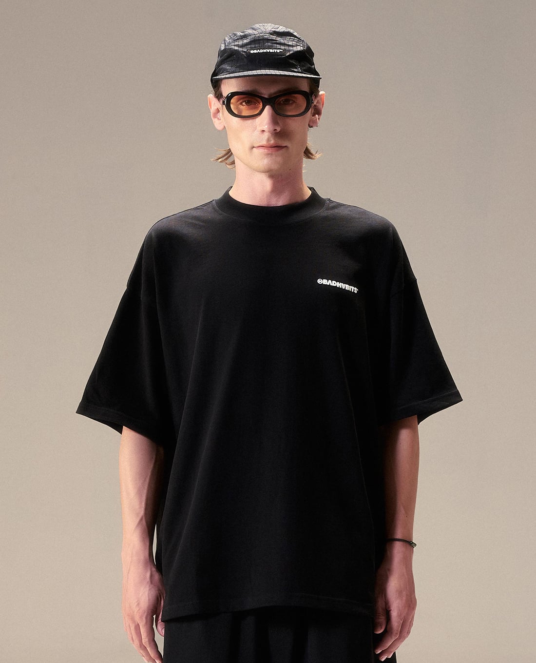 BAD HABITS - Áo thun unisex cổ tròn tay ngắn S Jeep Camp